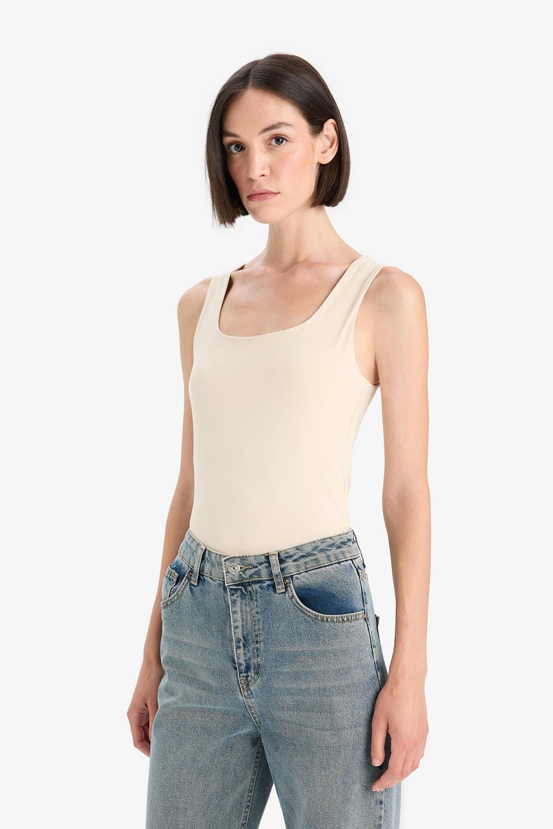 ديفاكتو تانك توب سليم فيت بيزك سادة بياقة مربعة - Image 3